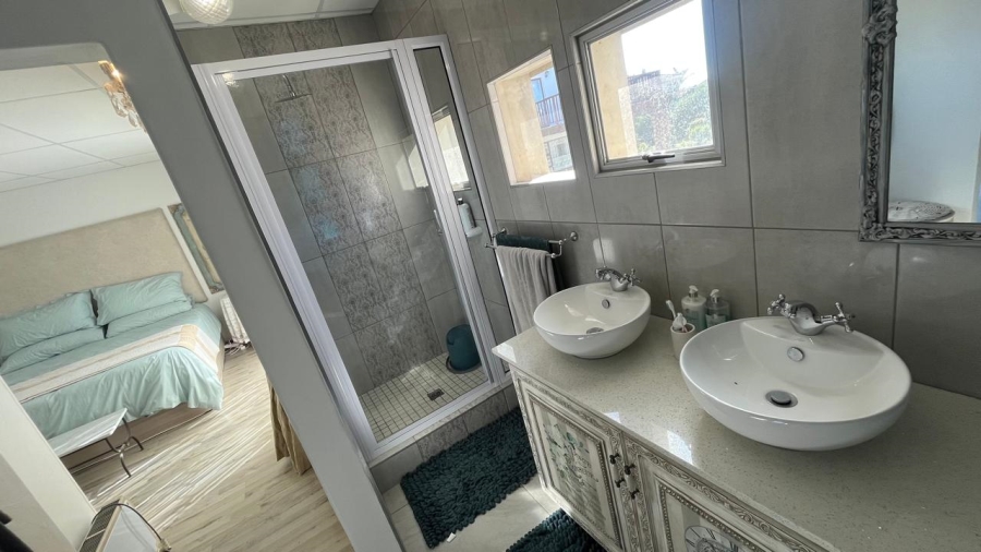 3 Bedroom Property for Sale in Wavecrest Eastern Cape